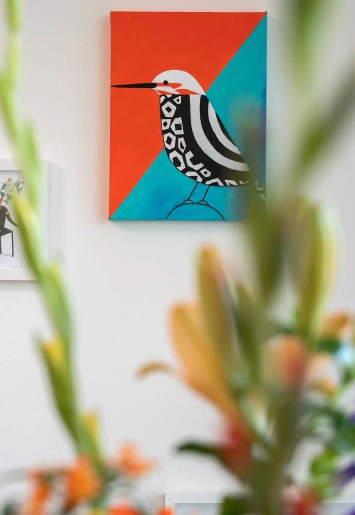 Ijsvogel aan de muur